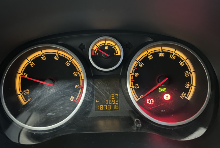 Opel Corsa IV 1.4 Turbo 120ch Color edition Start&Stop 3p