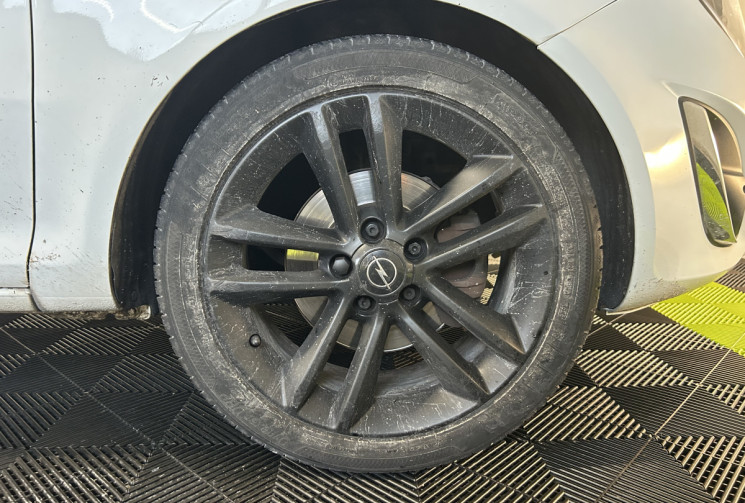 Opel Corsa IV 1.4 Turbo 120ch Color edition Start&Stop 3p