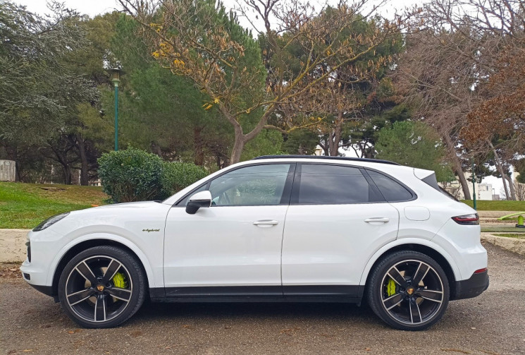 Porsche Cayenne 3.0L V6 HYBRIDE - PLATINIUM ED. - GTIE PORSCHE APPROVED 04/2027