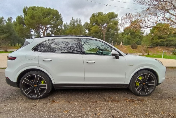 Porsche Cayenne 3.0L V6 HYBRIDE - PLATINIUM ED. - GTIE PORSCHE APPROVED 04/2027