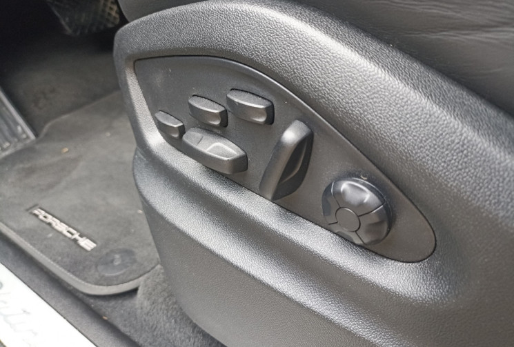 Porsche Cayenne 3.0L V6 HYBRIDE - PLATINIUM ED. - GTIE PORSCHE APPROVED 04/2027