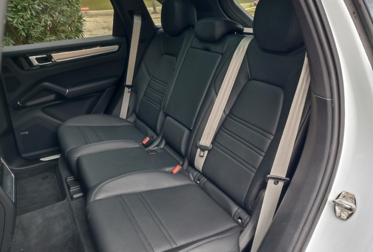 Porsche Cayenne 3.0L V6 HYBRIDE - PLATINIUM ED. - GTIE PORSCHE APPROVED 04/2027