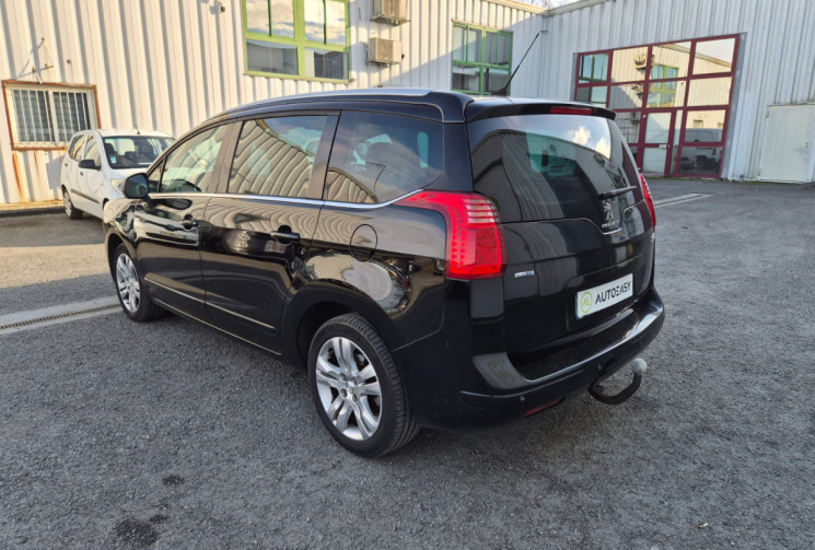 Peugeot 5008 I PHASE 2 1.6 HDi 115CV ALLURE * TOIT PANORAMIQUE * ATTELAGE * 7 PLACES * FULL OPTIONS