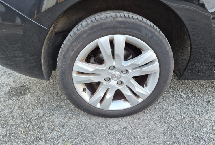 Peugeot 5008 I PHASE 2 1.6 HDi 115CV ALLURE * TOIT PANORAMIQUE * ATTELAGE * 7 PLACES * FULL OPTIONS