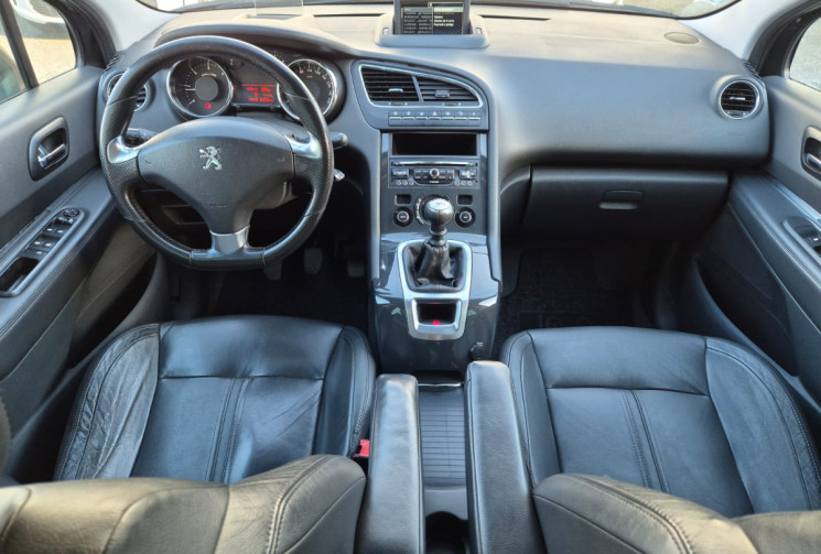 Peugeot 5008 I PHASE 2 1.6 HDi 115CV ALLURE * TOIT PANORAMIQUE * ATTELAGE * 7 PLACES * FULL OPTIONS