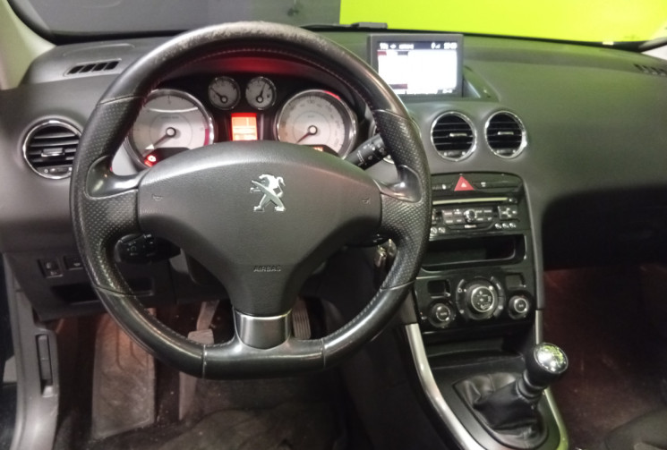 Peugeot 308 1.6 l  112 cv PREMIUM (Toit panoramique)