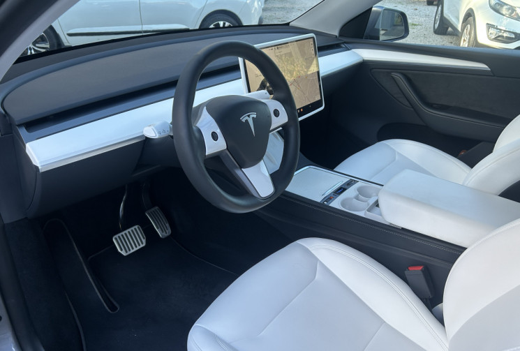 Tesla Model Y Standard 299 Propulsion 1°main / Sièges chauffants / Coffre électrique / GPS
