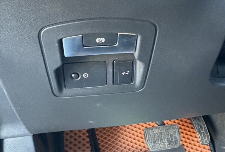 Land-Rover Range Rover Velar 2.0 D 240 R-Dynamic /Toit ouvrant panoramique/Carplay