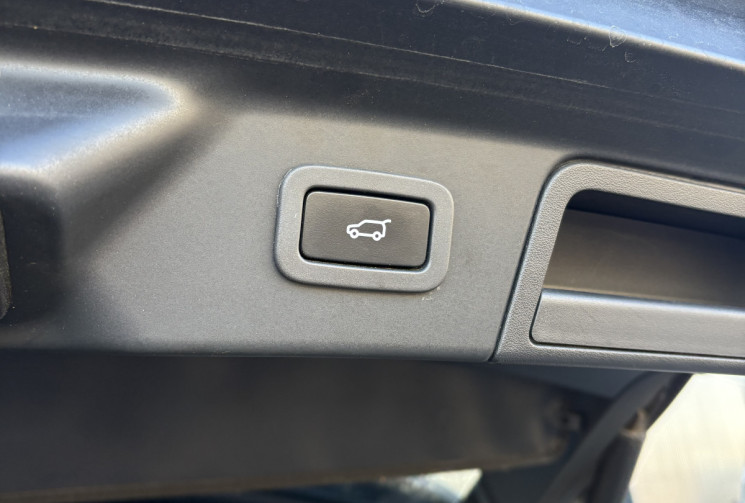 Land-Rover Range Rover Velar 2.0 D 240 R-Dynamic /Toit ouvrant panoramique/Carplay