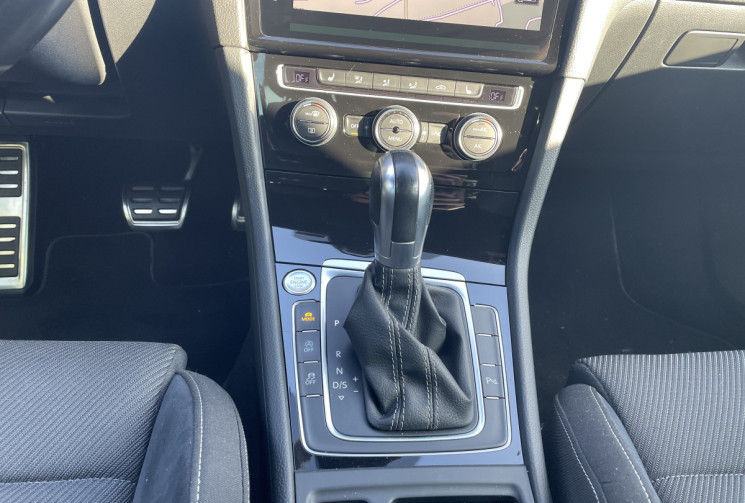 Volkswagen Golf VII R / 2.0 / 300 CH 