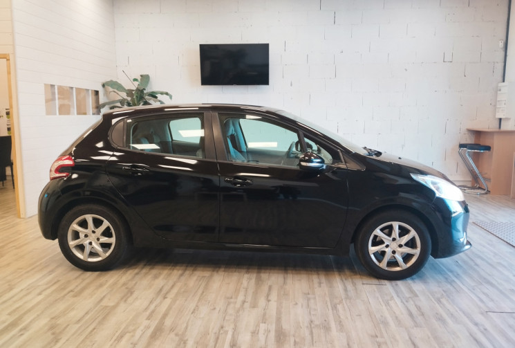 Peugeot 208 1.2 VTi Street 5p 82ch