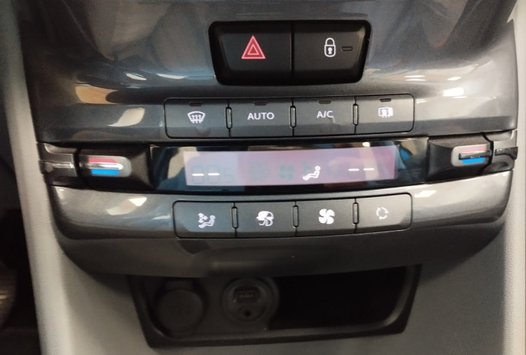 Peugeot 208 1.2 VTi Street 5p 82ch