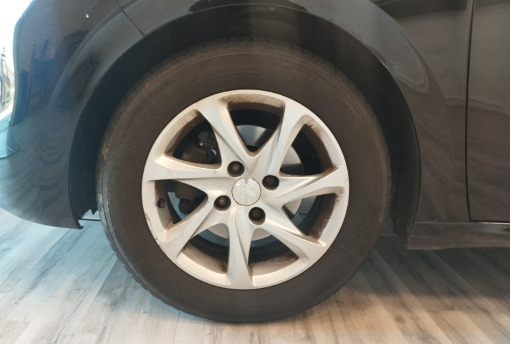 Peugeot 208 1.2 VTi Street 5p 82ch