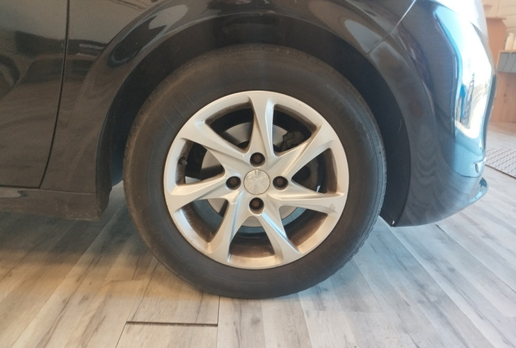 Peugeot 208 1.2 VTi Street 5p 82ch