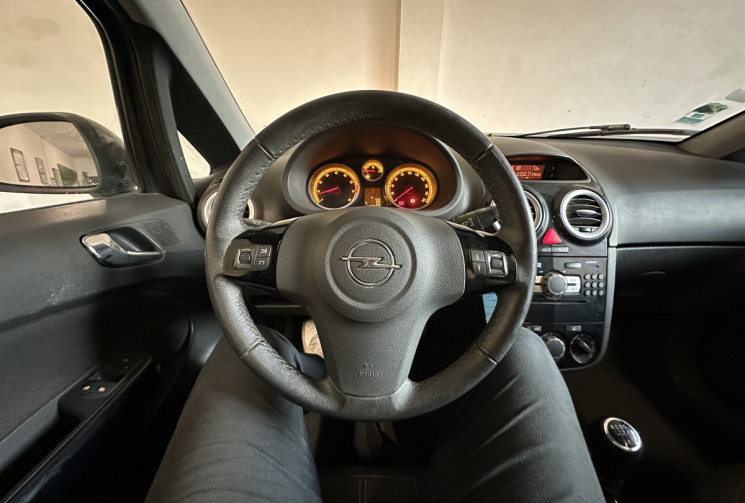 Opel Corsa 1.4 Twinport Cosmo 3p