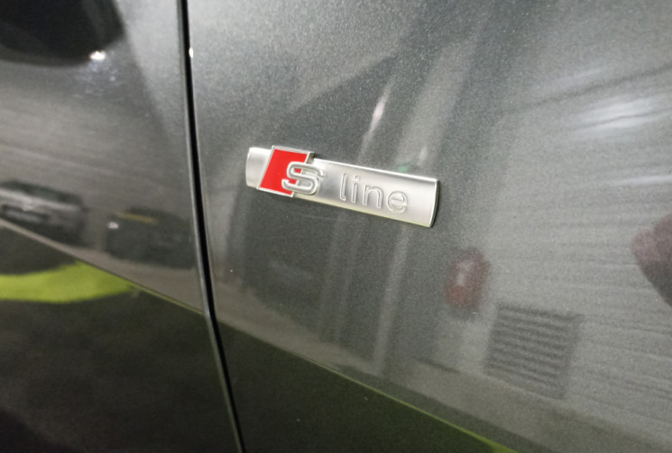 Audi A6 Avant TDI 204 ch S line S tronic 7 / entretien complet / attelage / toit ouvrant