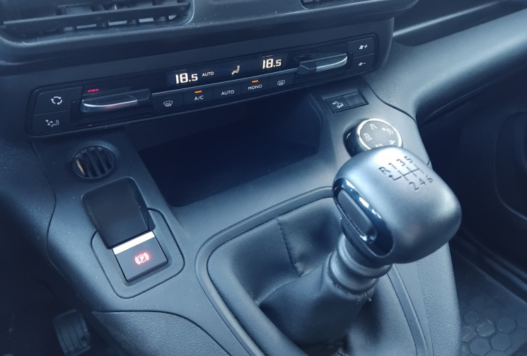 Opel COMBO CARGO 1.5 CDTI 102 L2H1 Suivi complet Opel - Première Main