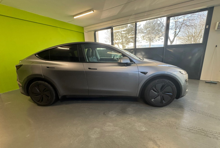 Tesla Model Y  RWD Long Range PHASE 2