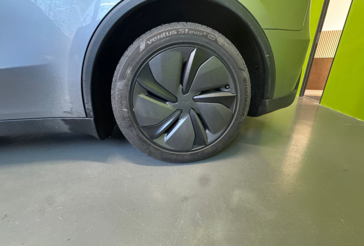 Tesla Model Y  RWD Long Range PHASE 2