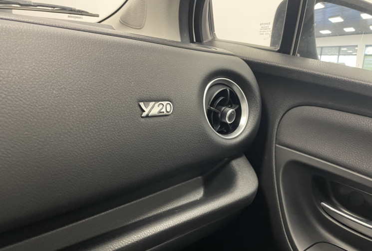 Toyota Yaris 1.5 VVTi 110 ch CVT Y20 - 1er main