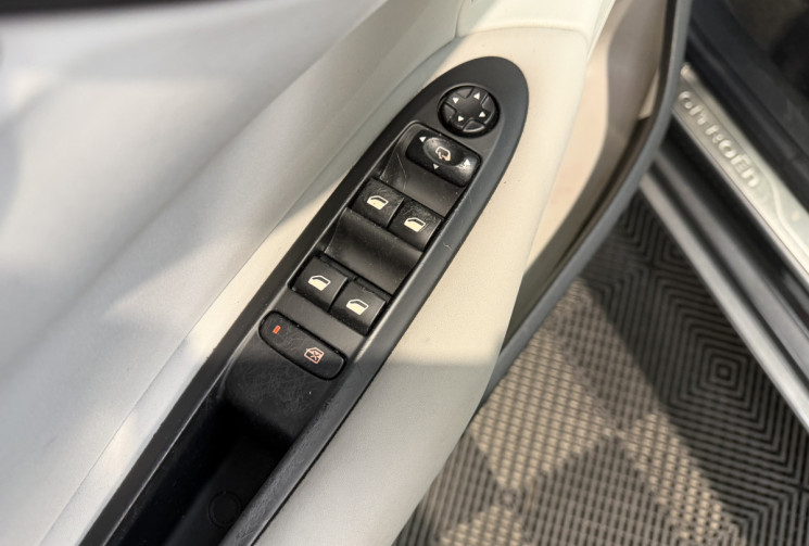 Citroën C4 1.6 e-HDi110 BVA Exclusive + Attelage / Première main