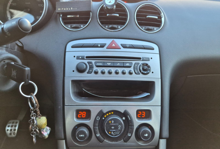 Peugeot 308 1.6 HDi 8V FAP Blue Lion 92 CV * DISTRIBUTION + EMBRAYGE FAIT * BT * CARNET COMPLET