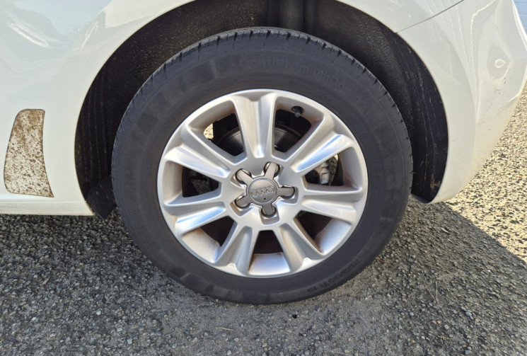 Audi A1 1.6 TDI 105 CH  AMBITION * DISTRIBUTION OK * CLIM