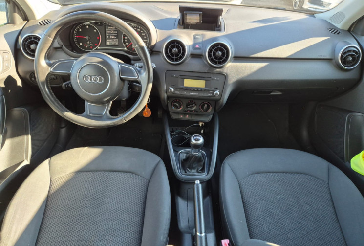Audi A1 1.6 TDI 105 CH  AMBITION * DISTRIBUTION OK * CLIM