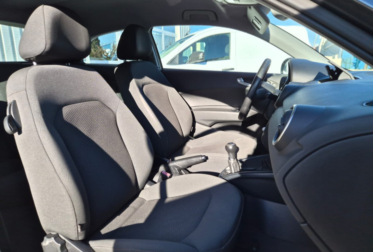 Audi A1 1.6 TDI 105 CH  AMBITION * DISTRIBUTION OK * CLIM