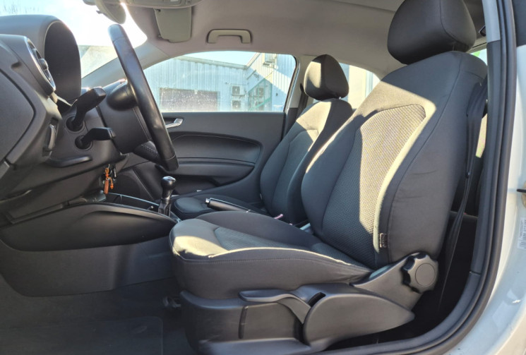 Audi A1 1.6 TDI 105 CH  AMBITION * DISTRIBUTION OK * CLIM