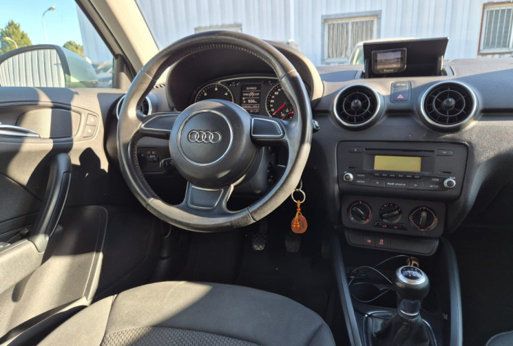 Audi A1 1.6 TDI 105 CH  AMBITION * DISTRIBUTION OK * CLIM