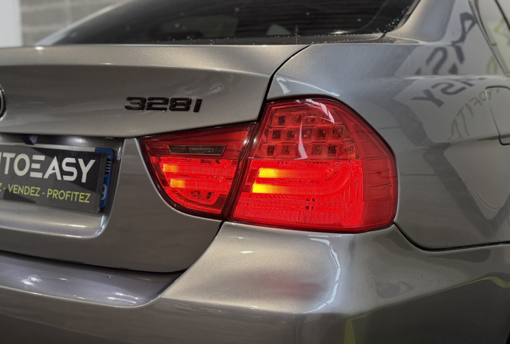 BMW Série 3 328i 3.0 N52 234 + CARPLAY / LIGNE INOX