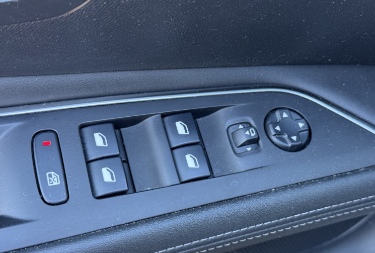 Peugeot 3008  130ch / Carplay / GPS / Kit distri. neuf