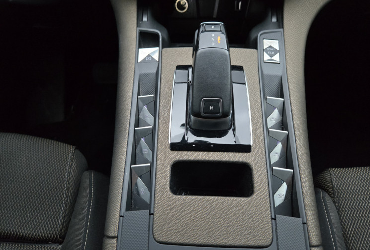 DS DS 7 Crossback 1.2 130 CH EAT8 * CARPLAY * CLIM AUTO * ENTRETIEN COMPLET*