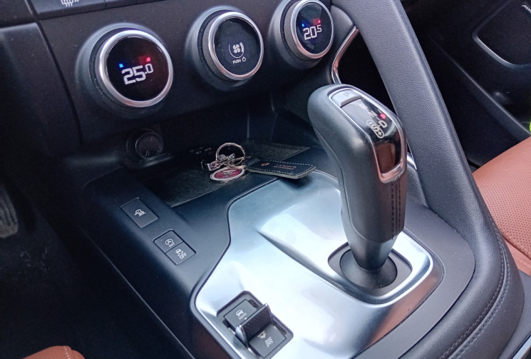 Jaguar E-Pace 180 CV SE AWD - TOIT OUVRANT - SIEGES CUIR - VIRTUAL COCKPIT