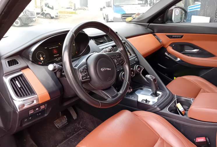 Jaguar E-Pace 180 CV SE AWD - TOIT OUVRANT - SIEGES CUIR - VIRTUAL COCKPIT