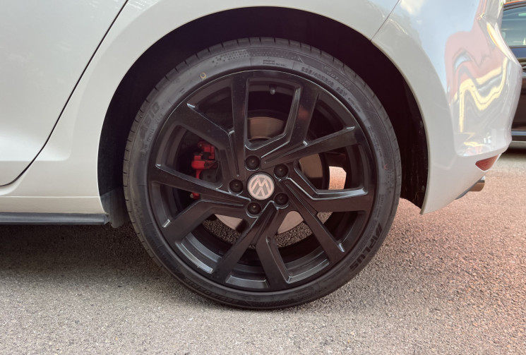 Volkswagen Golf 7 GTD 2.0 TDI 184 / SUIVI D'ENTRETIEN / DYNAUDIO / CAMERA / SIEGES CHAUFFANTS