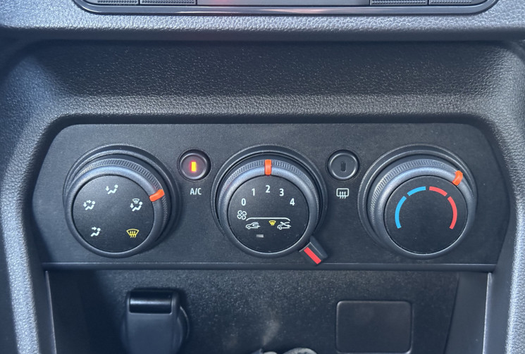 Dacia Sandero 1.0 TCE 90 EXPRESSION PACK CONFORT * ENTRETIEN DACIA * ATTELAGE * GARANTIE 23/04/2027