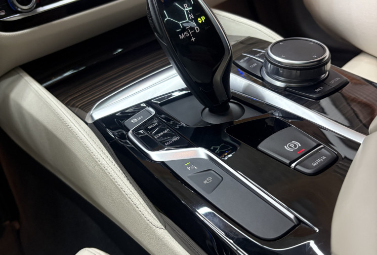 BMW Série 5 530 D 265 G30  BVA8 Luxury Line / siège chauffants / Garantie 6 Mois