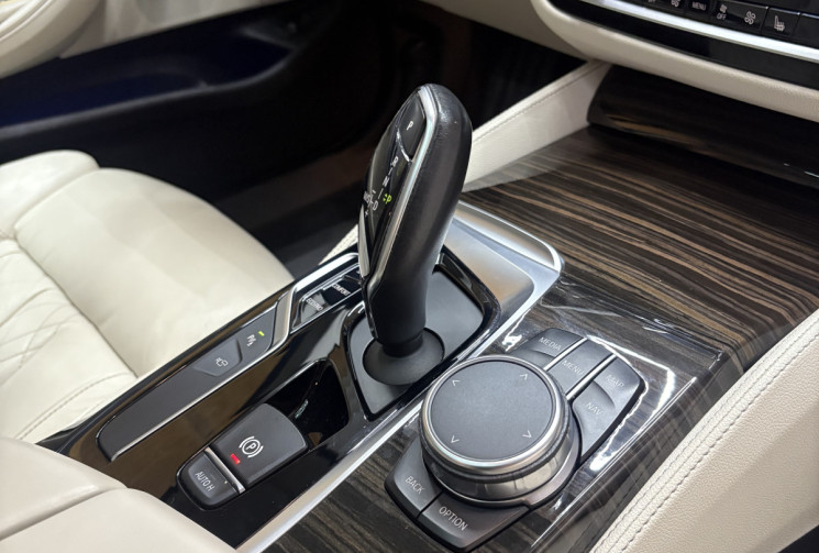 BMW Série 5 530 D 265 G30  BVA8 Luxury Line / siège chauffants / Garantie 6 Mois