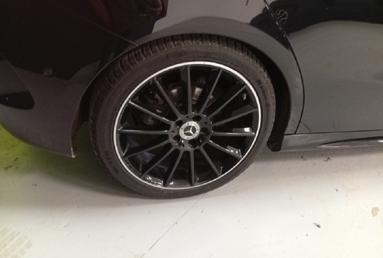 Mercedes Classe B 200 cdi AMG Line + toit ouvrants + joncs noirs