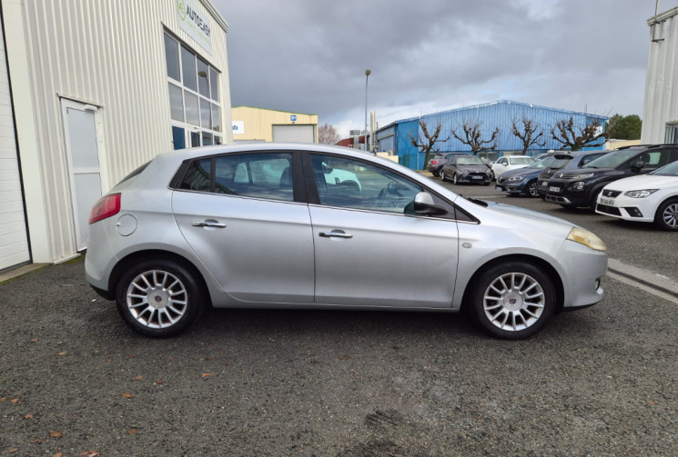 FIAT BRAVO 1.6 MULTIJET 105CV ELEGANCE / RADAR DE RECUL/ DISTRIBUTION OK / CARNET COMPLET 