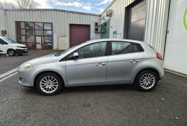 FIAT BRAVO 1.6 MULTIJET 105CV ELEGANCE / RADAR DE RECUL/ DISTRIBUTION OK / CARNET COMPLET 