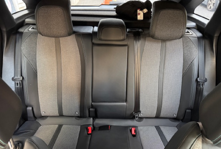 Peugeot 3008 allure 1.2 130 cv / CARPLAY / SIEGES CHAUFFANT / CAMERA / LED / 