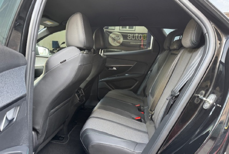 Peugeot 3008 allure 1.2 130 cv / CARPLAY / SIEGES CHAUFFANT / CAMERA / LED / 