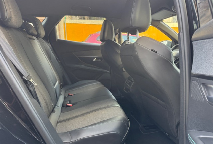 Peugeot 3008 allure 1.2 130 cv / CARPLAY / SIEGES CHAUFFANT / CAMERA / LED / 