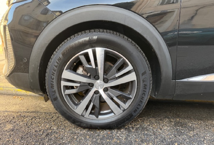 Peugeot 3008 allure 1.2 130 cv / CARPLAY / SIEGES CHAUFFANT / CAMERA / LED / 