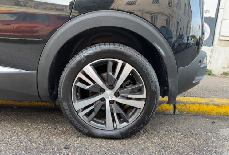 Peugeot 3008 allure 1.2 130 cv / CARPLAY / SIEGES CHAUFFANT / CAMERA / LED / 