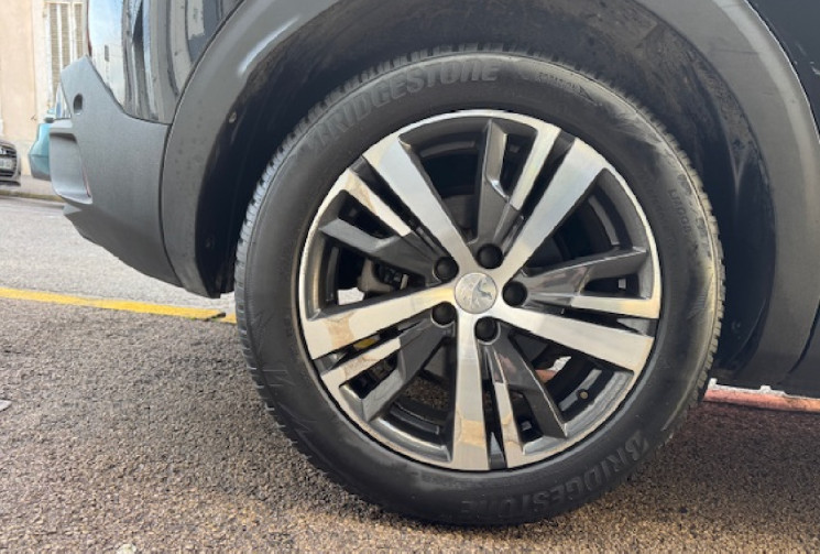 Peugeot 3008 allure 1.2 130 cv / CARPLAY / SIEGES CHAUFFANT / CAMERA / LED / 