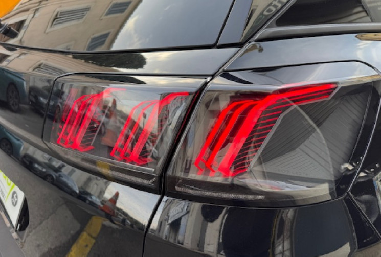 Peugeot 3008 allure 1.2 130 cv / CARPLAY / SIEGES CHAUFFANT / CAMERA / LED / 